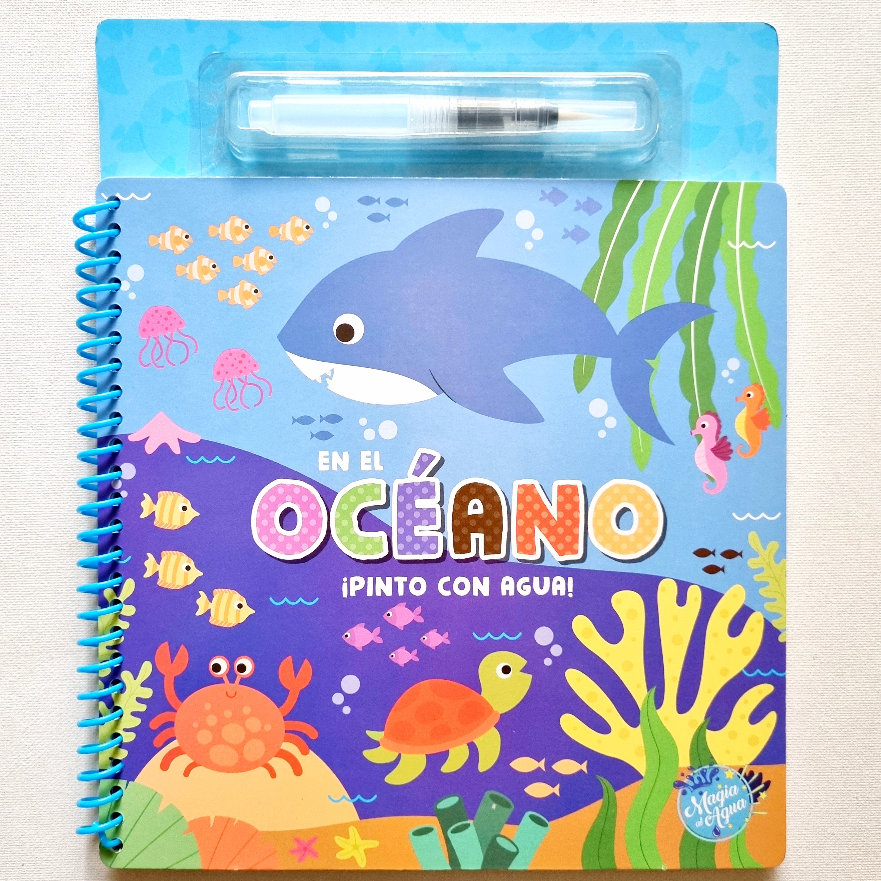 Magia al agua. En el océano pinto con agua Magia al agua. En el océano pinto con agua